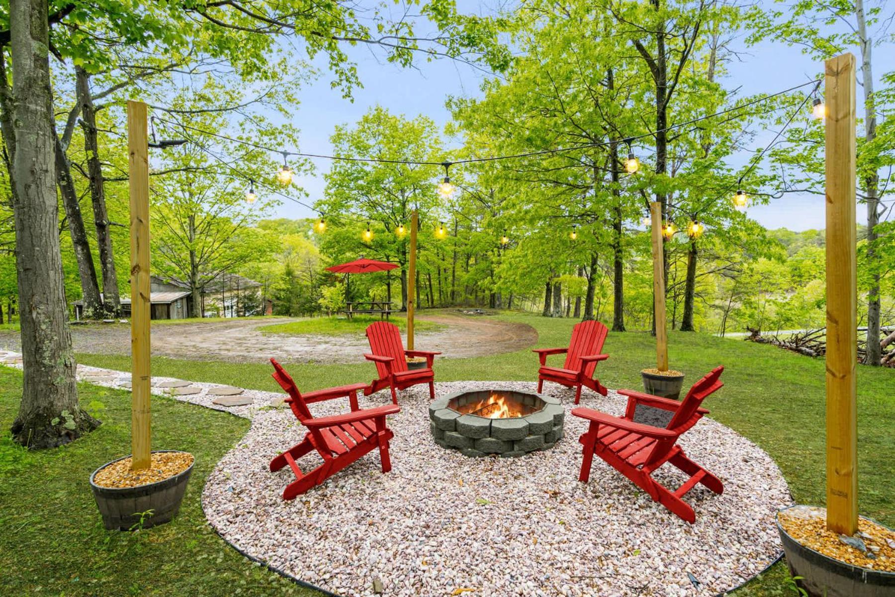 Modernized Log Cabin W Hot Tub Fire Pit & Views Берклі-Спрінгз Екстер'єр фото