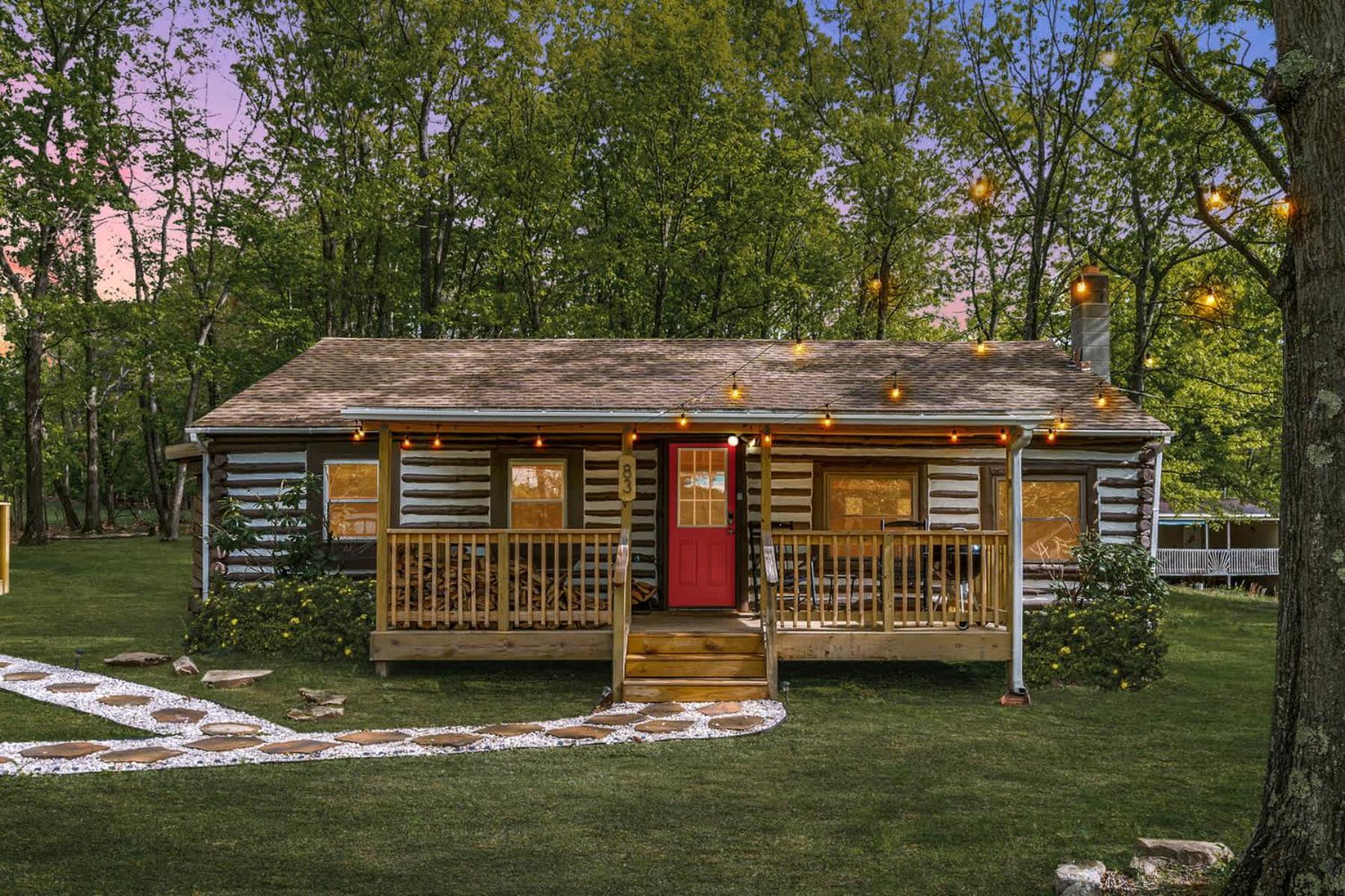 Modernized Log Cabin W Hot Tub Fire Pit & Views Берклі-Спрінгз Екстер'єр фото